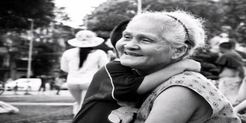 Mơ thấy bà mất: Giấc mơ buồn mang nhiều tầng ý nghĩa